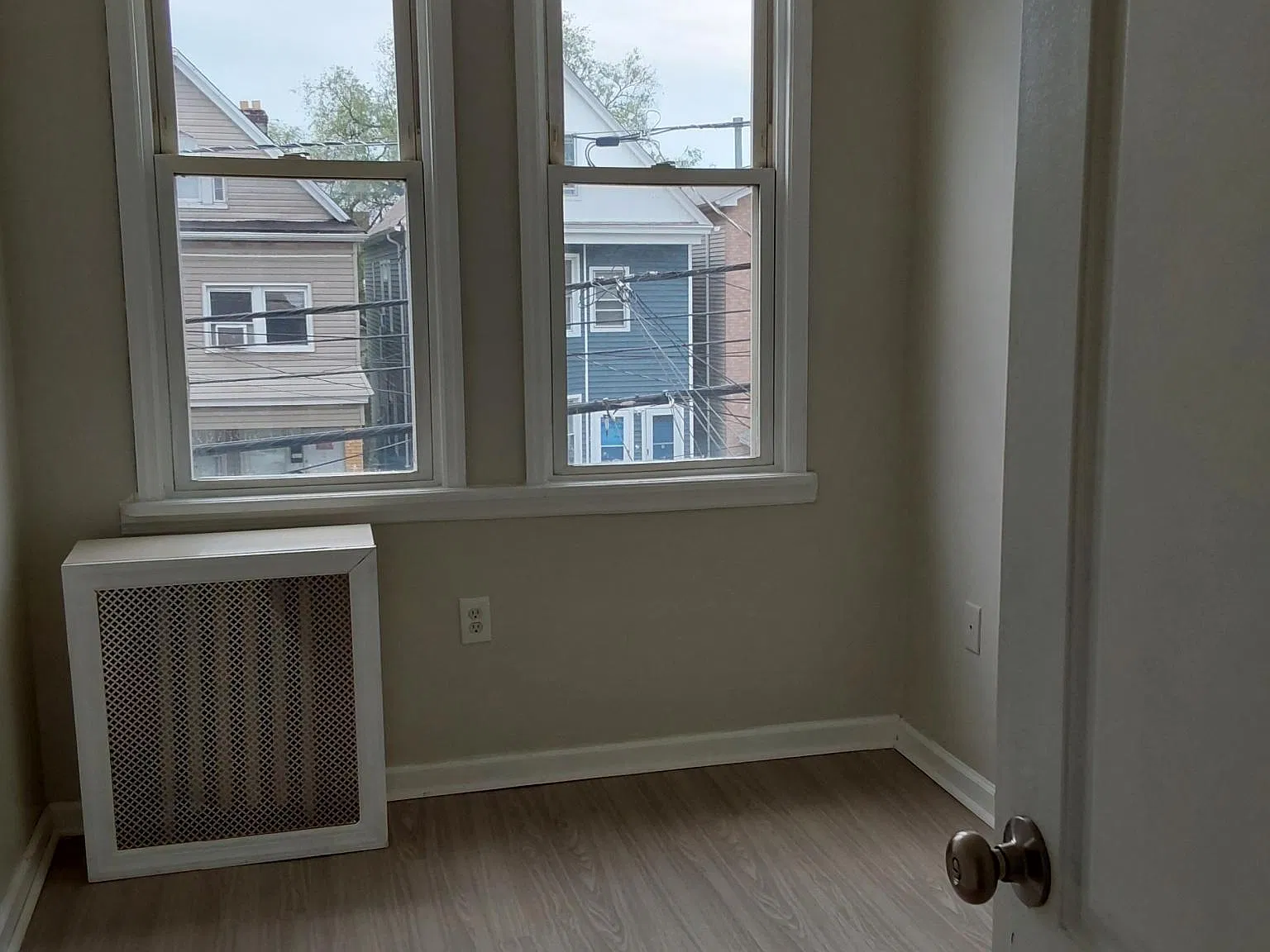 3 bed, 820 sqft, $1,800 — Photo 3
