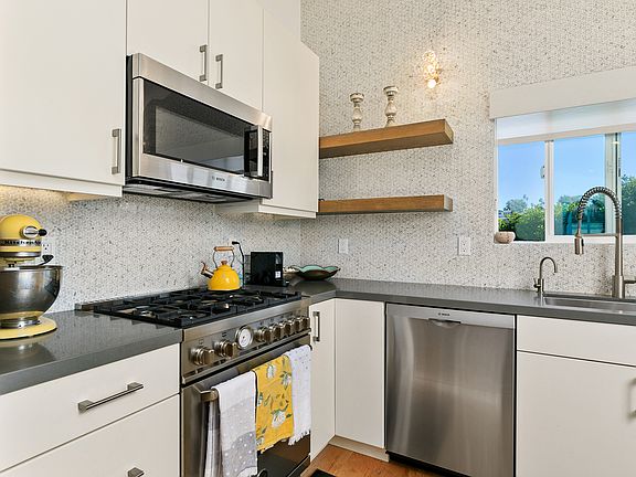 4th image of 721 3rd St #2