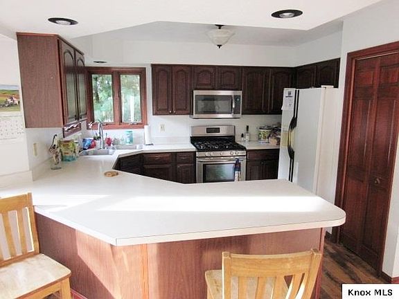3rd image of 974 Kingsway Cir