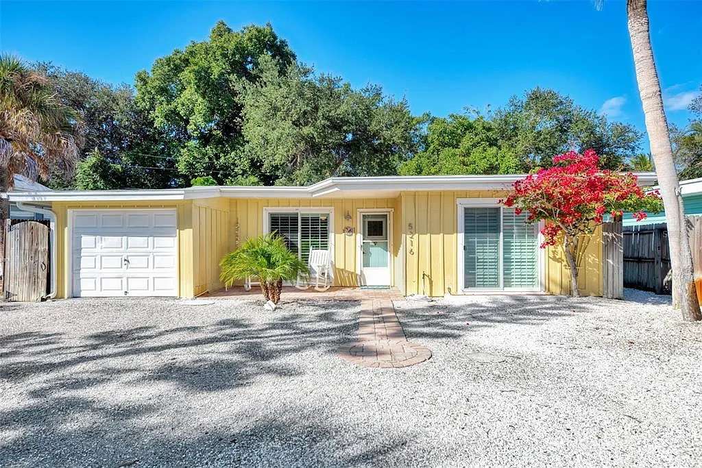 3 bed, 2.0 bath, 1290 sqft, $8,500 — Photo 1