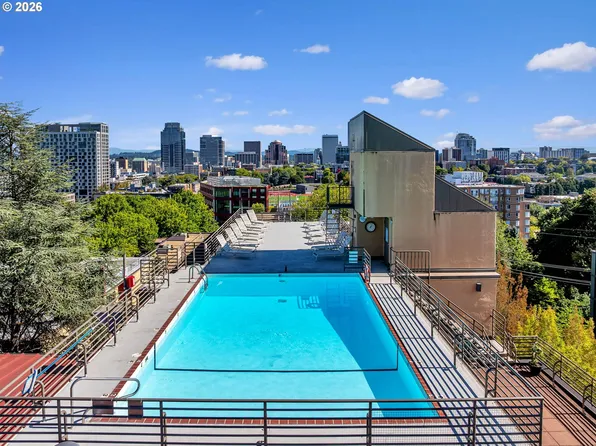 2021 SW Main St Unit 33, Portland, OR 97205