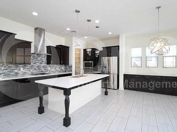3rd image of 234 W Kings Ave