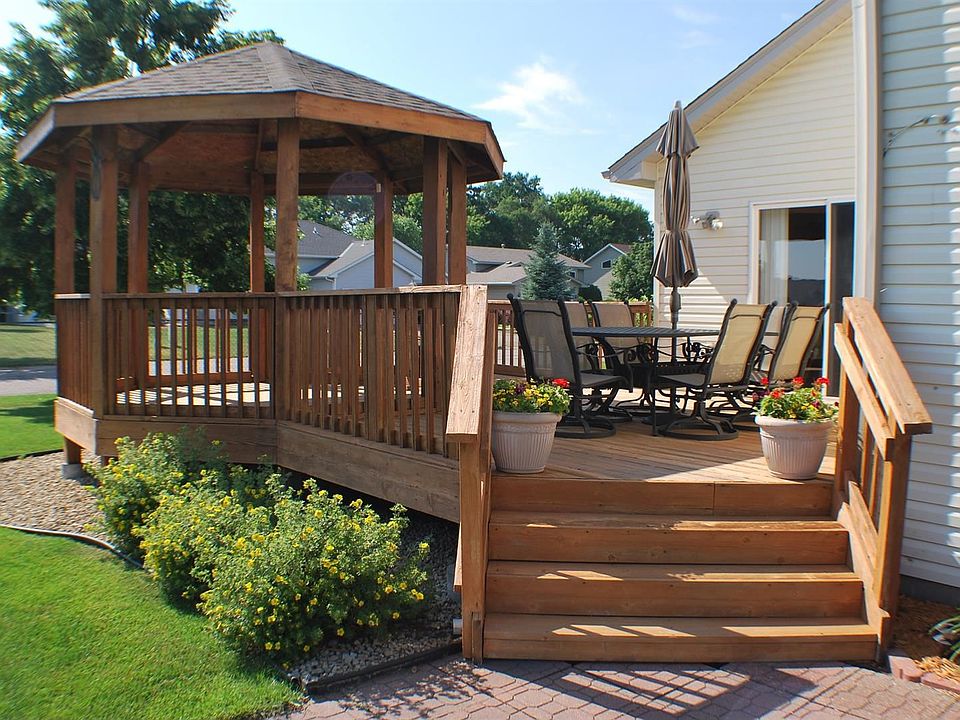9497 Hames Avenue South Deck and Gazebo