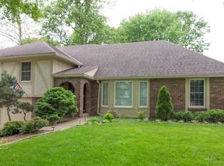1205 NE Crestview Dr, Blue Springs, MO 64014