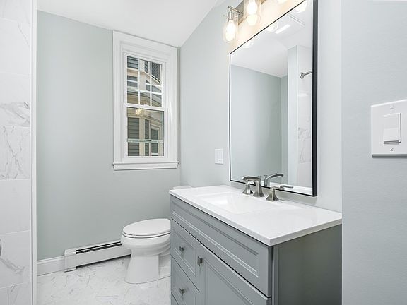4th image of 39 Perry St #1