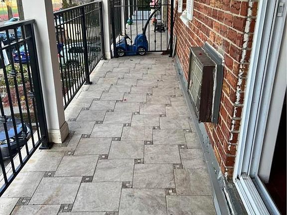 2nd image of 16448 84th Ave
