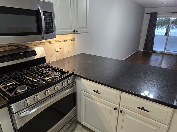 4th image of 757 Island Ct