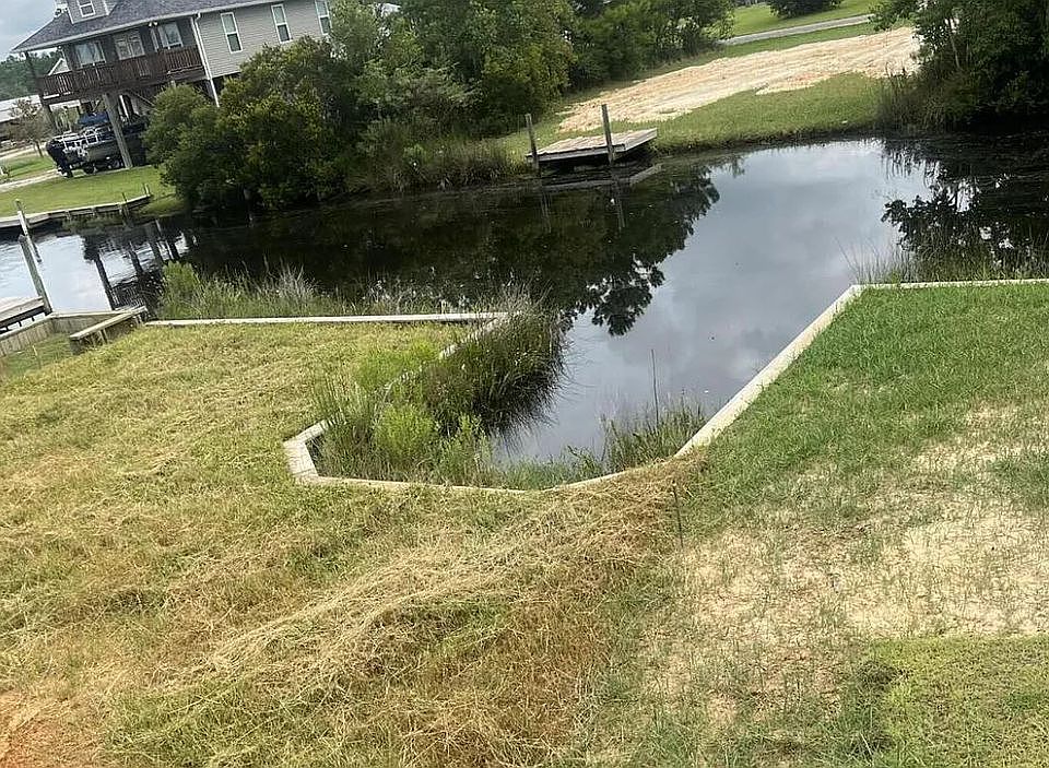 2nd image of 11038 Iowa St