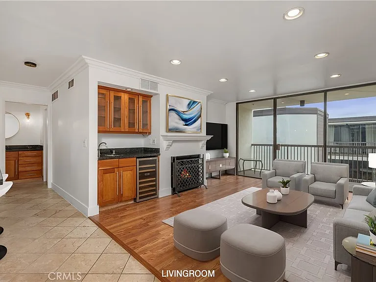 911 N Kings Rd #319 — Photo 10