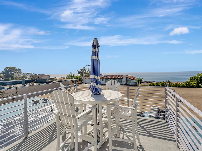 2930 S Coast Hwy — Photo 25