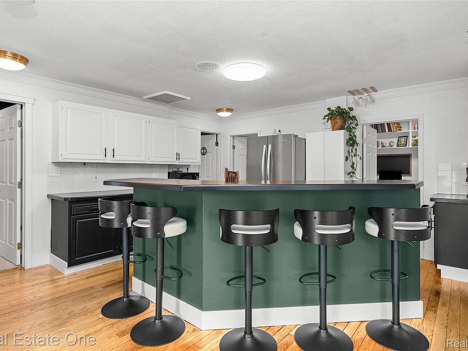 225 1st St, photo 14