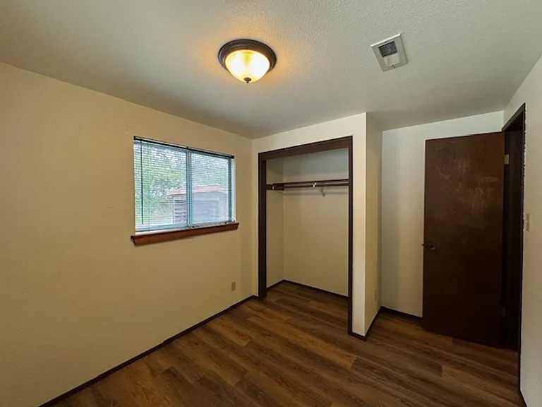 2437 Ridgewood Dr — Photo 17