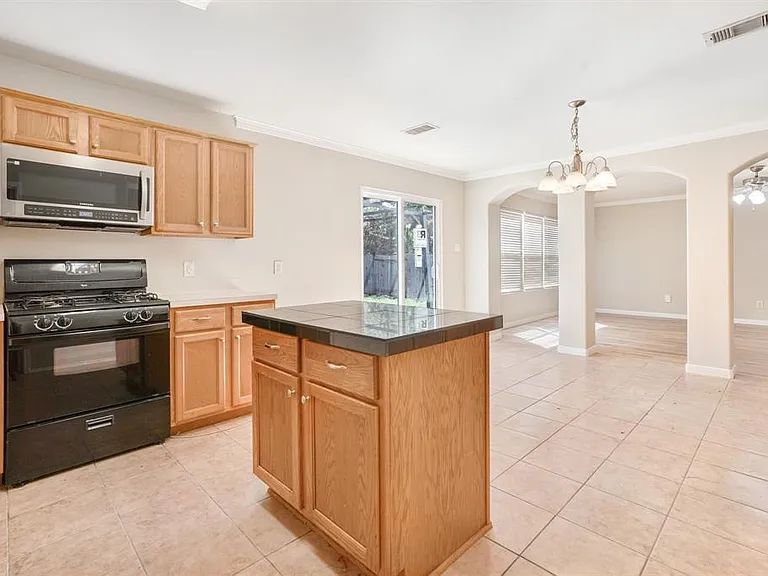 410 Laurel Sage Dr — Photo 4