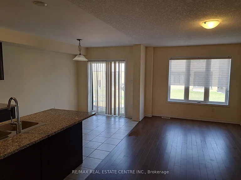 300 Bedrock Dr — Photo 7