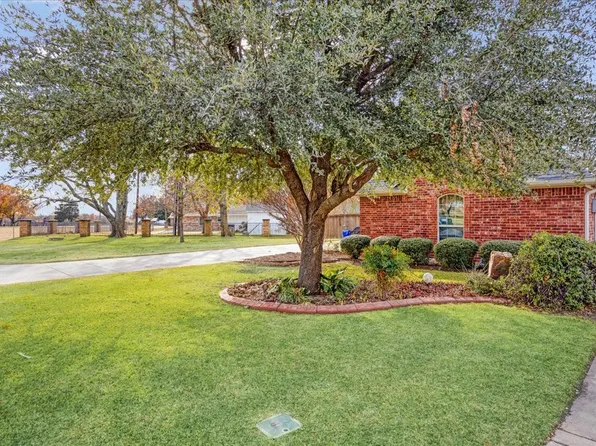 2700 Rex Cruse Dr, Sherman, TX 75092