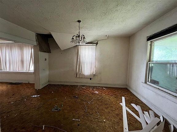 5th image of 3019 Askew Ave