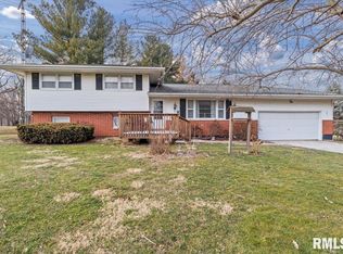 1277 S Wake Rd, New Berlin, IL 62670