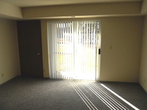3rd image of 1160 Town Centre Dr APT 01