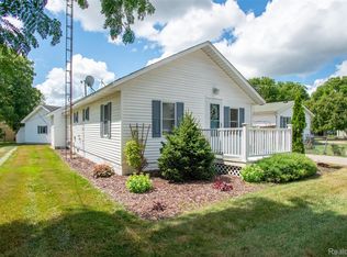 335 Oriole St, Lapeer, MI 48446