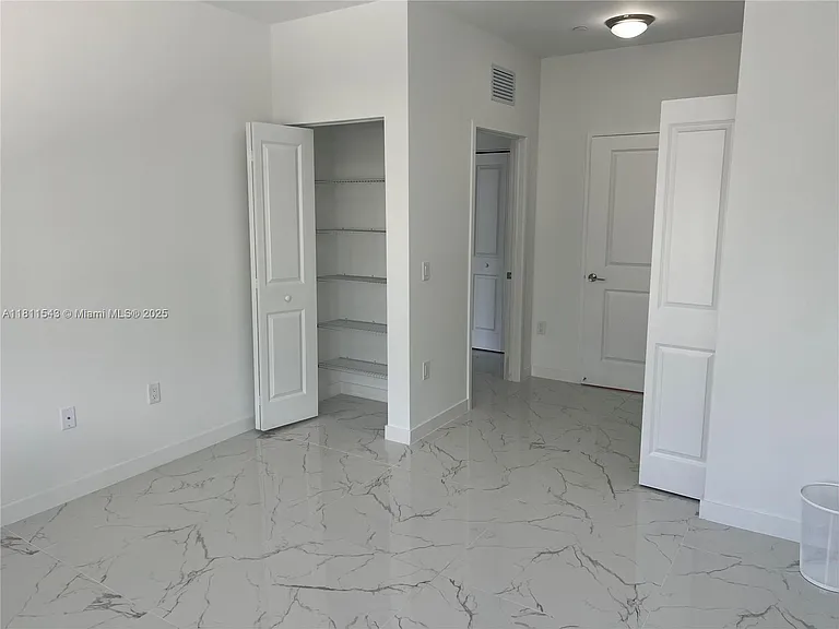 1010 SW 69th Ave #104 — Photo 13