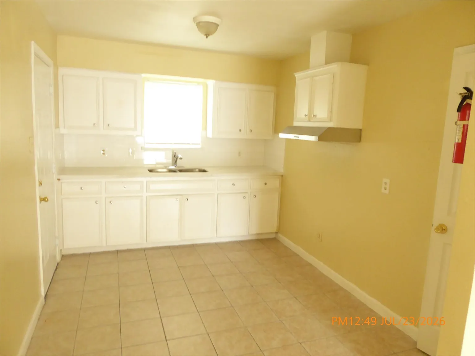 2 bed, 1.0 bath, 824 sqft, $1,000 — Photo 2