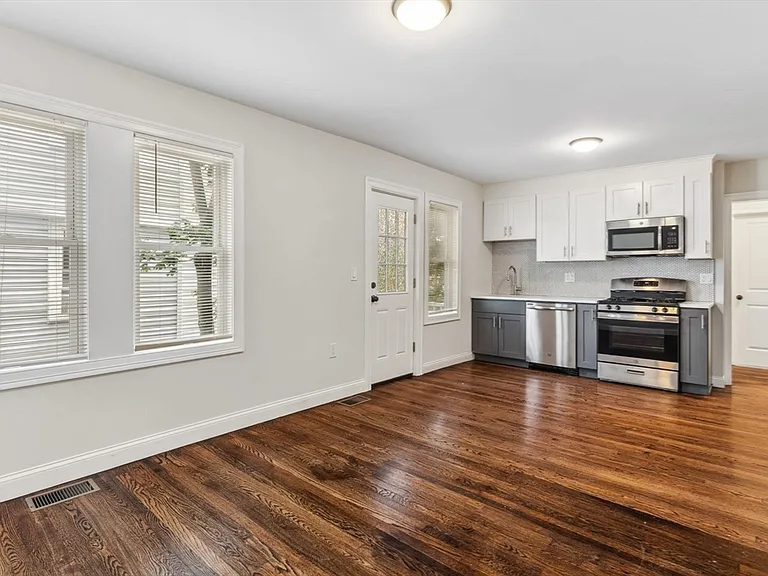 183 Whitwell St #1 — Photo 5