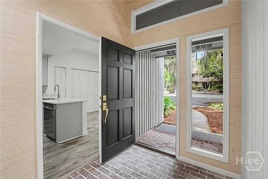 2 bed, 2.0 bath, 1700 sqft, $3,400 — Photo 4