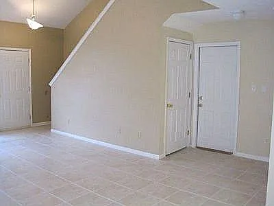 3 bed, 1360 sqft, $1,650 — Photo 3