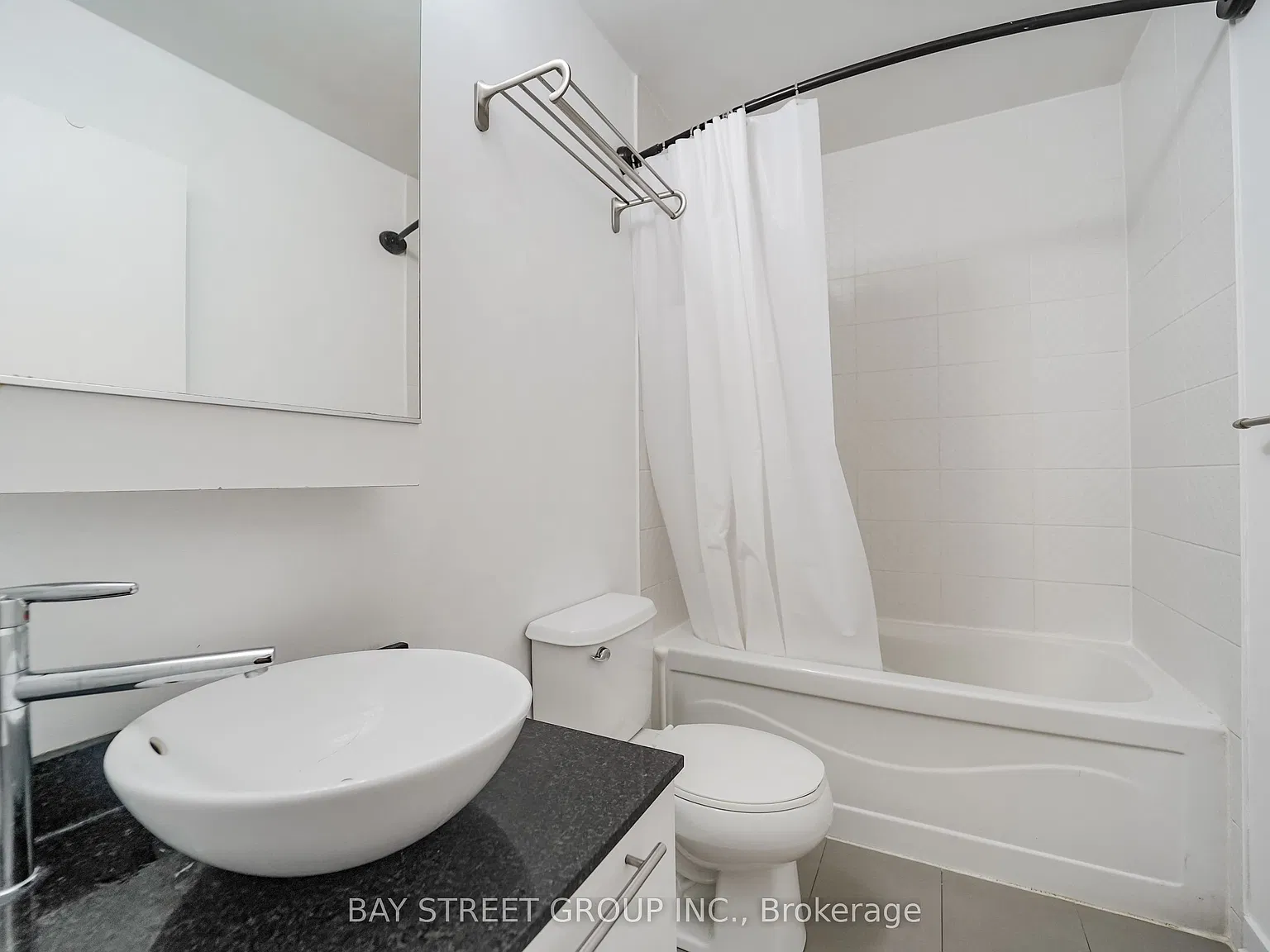 2 bed, $2,500 — Photo 4