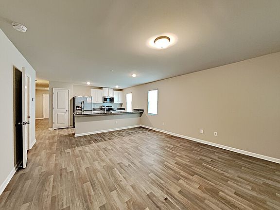 4th image of 2146 Belmont Cir