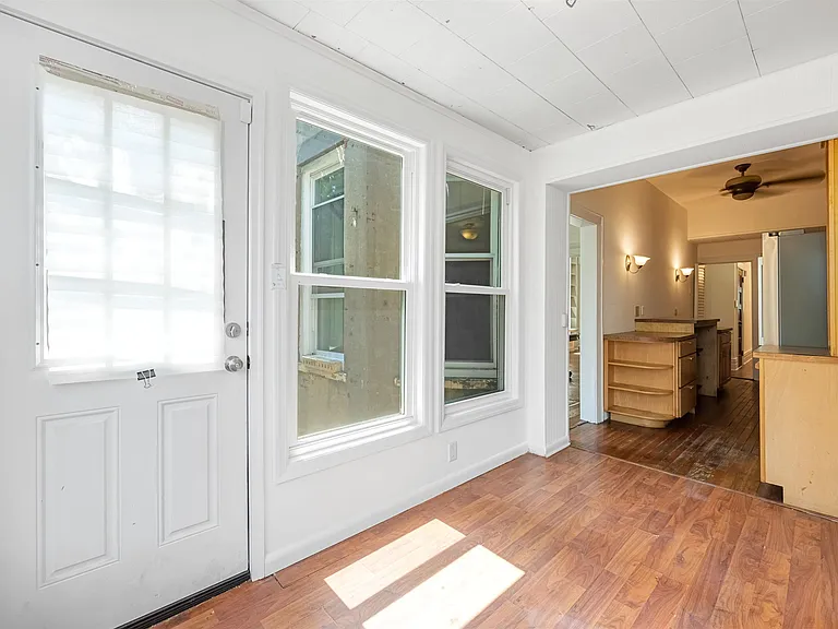 258 Woodlawn Ave — Photo 15