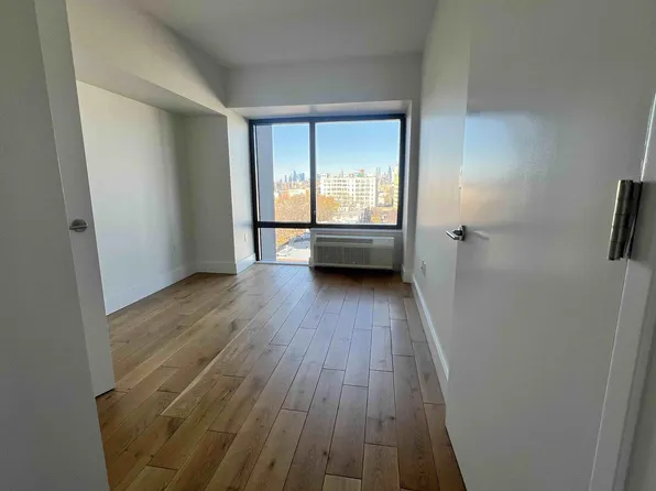 504 Myrtle Avenue image 5 of 23