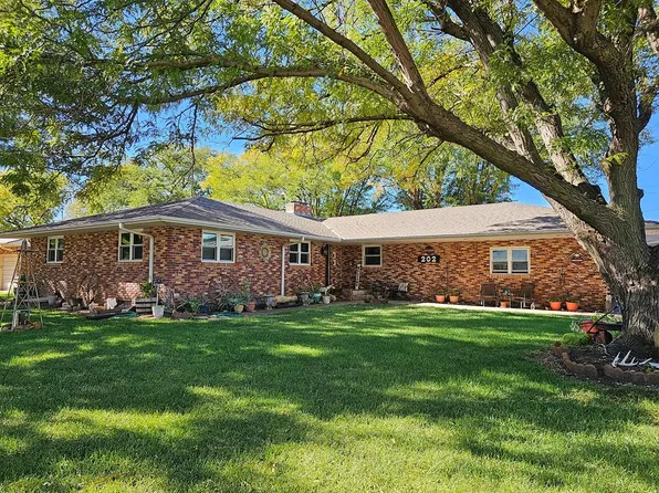 202 S Cherry St, Lindsborg, KS 67456