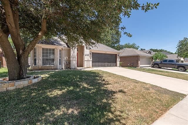 1st image of 513 Oakbrook Dr