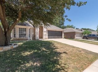 513 Oakbrook Dr, Burleson, TX 76028