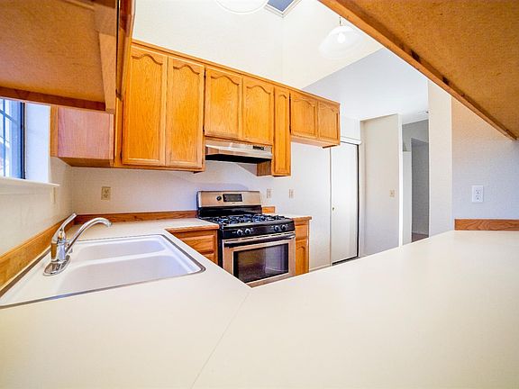 3rd image of 1659 Creekview Cir