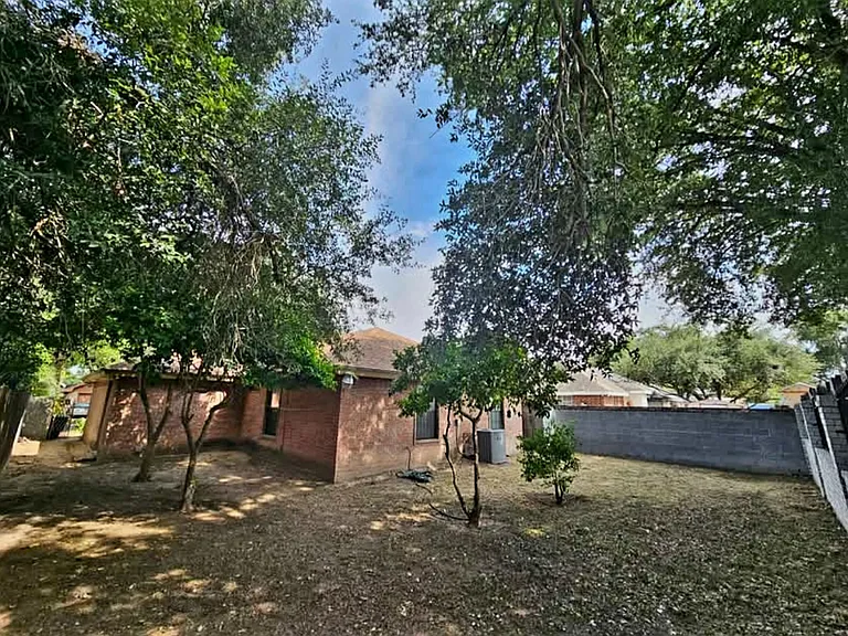 2413 N 27th Ln — Photo 14