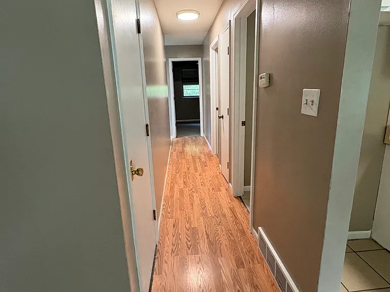 428 Young St — Photo 3