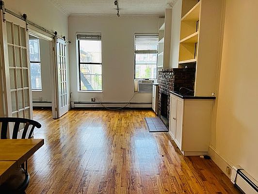 5th image of 743 Union St APT 3R