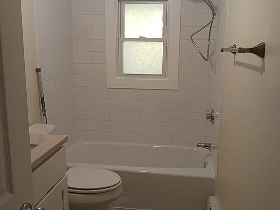 4th image of 103 Oak St #B