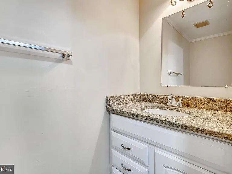1122 N Utah St — Photo 8