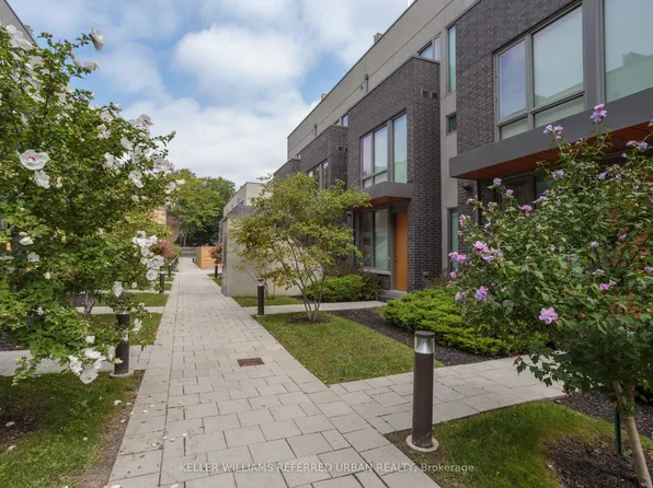 46 Curzon St #312, Toronto, ON M4M 0C2