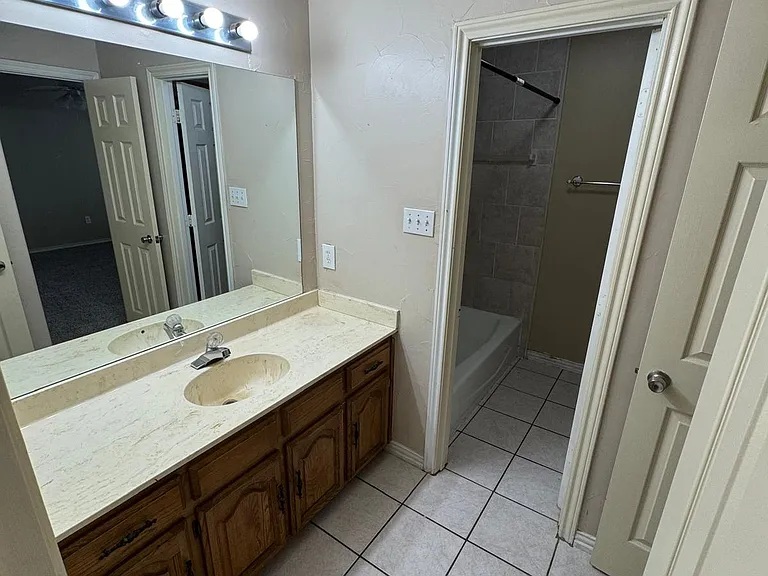 3622 Green Hollow Dr — Photo 21
