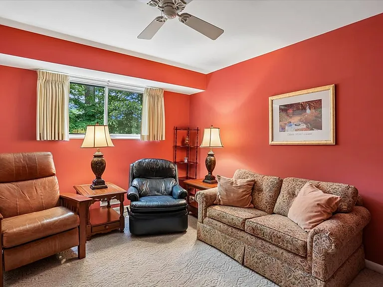 10513 Weymouth St #102 — Photo 16