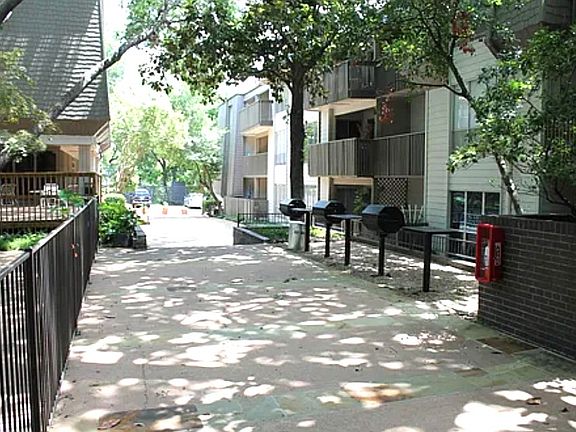 3rd image of 4859 Cedar Springs Rd #255
