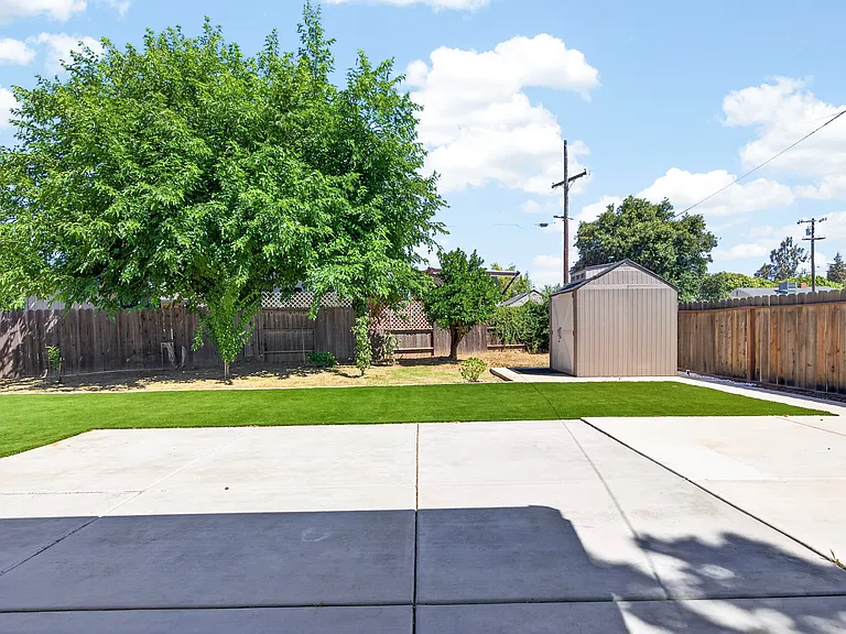 2203 Del Rio Dr — Photo 16
