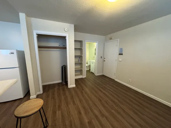 390 Grand Ave #13, Oakland, CA 94610