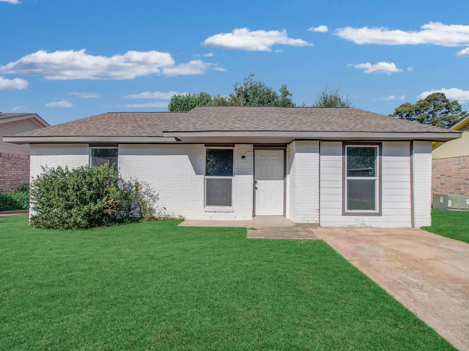 3 bed, 1.0 bath, 1214 sqft, $1,350 — Photo 1