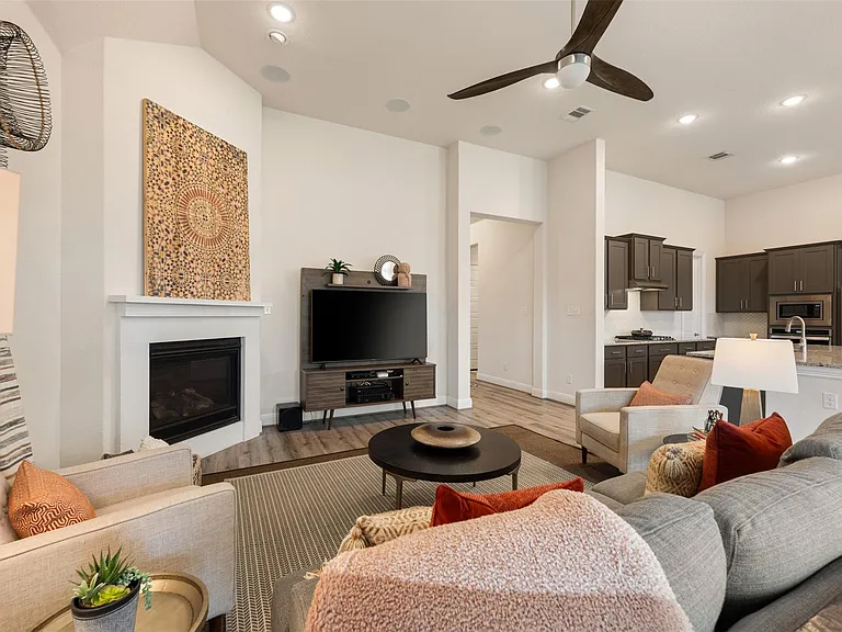 725 Millcreek Ln — Photo 8
