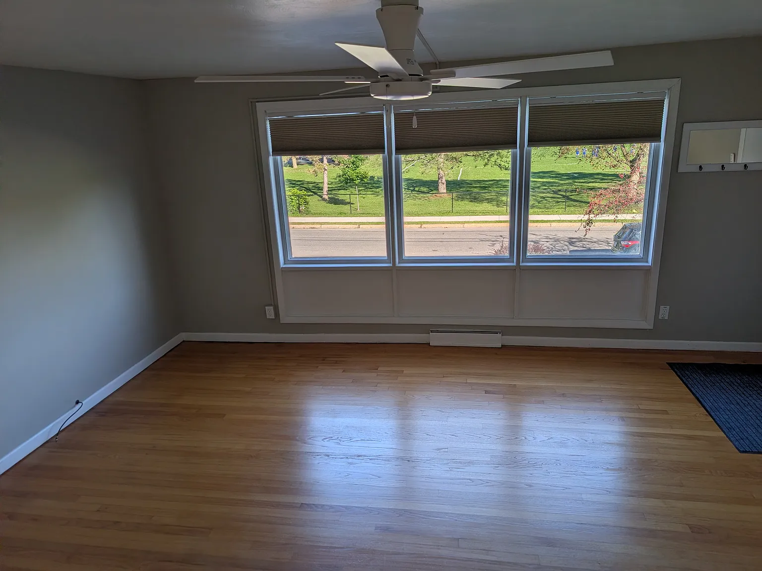 3 bed, 1200 sqft, $1,925 — Photo 1